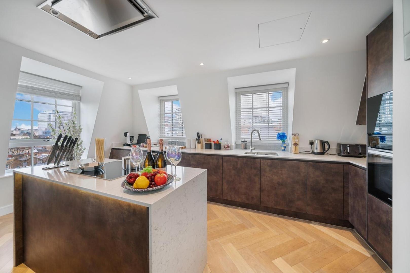 Elegant 3-Bedroom Penthouse In Marble Arch 70 Лондон Экстерьер фото